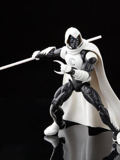 Hasbro Marvel Legends Series Moon Knight, Marvel Comics Action Figures (6”)