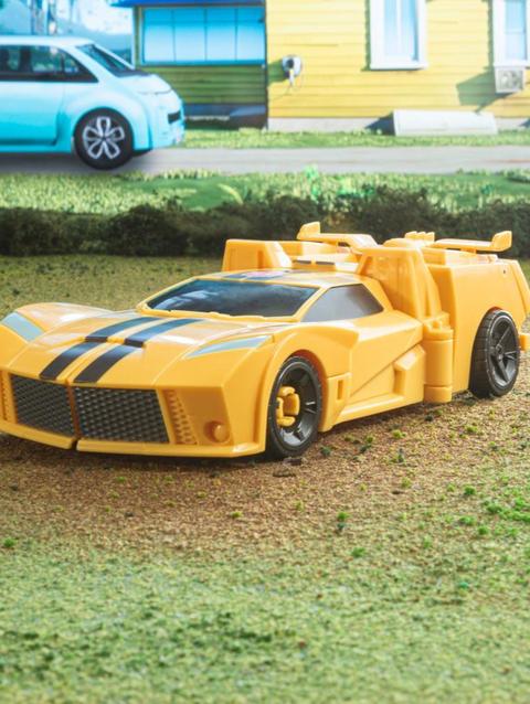 Transformers Toys EarthSpark Spin Changer Bumblebee Action Figure with Mo Malto Figure