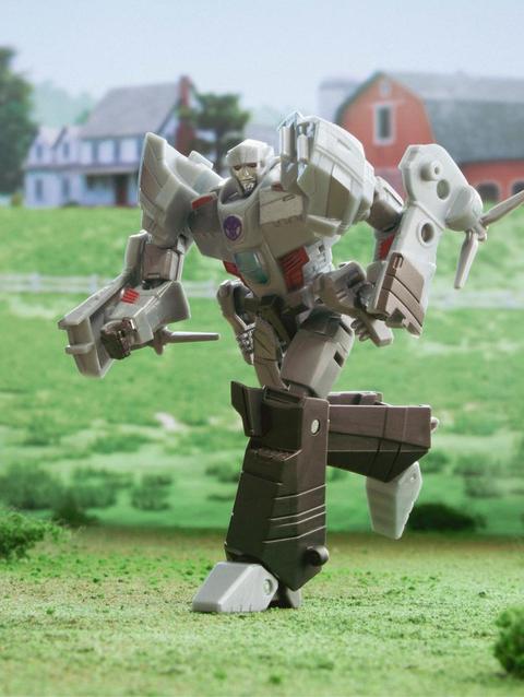 Transformers Toys EarthSpark Deluxe Class Megatron Action Figure