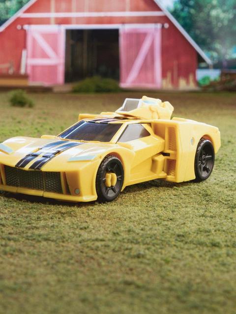 Transformers Toys EarthSpark Deluxe Class Bumblebee Action Figure