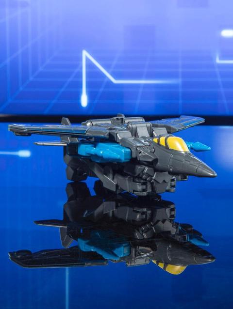 Transformers Toys EarthSpark Warrior Class Skywarp Action Figure