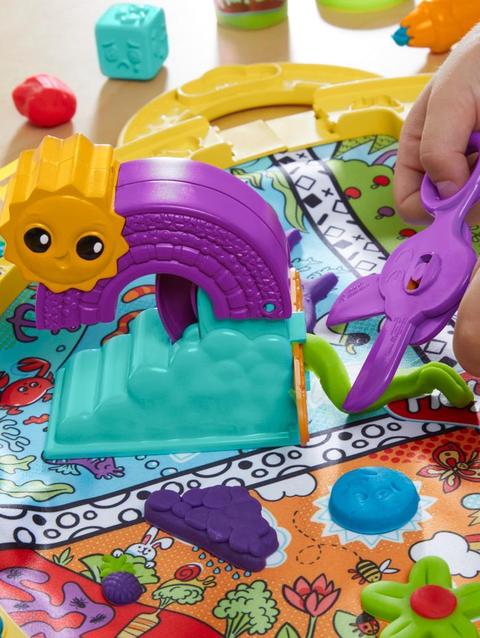 Play-Doh Fold & Go Playmat Starter Set, Arts and Crafts Toys for Kids 3+