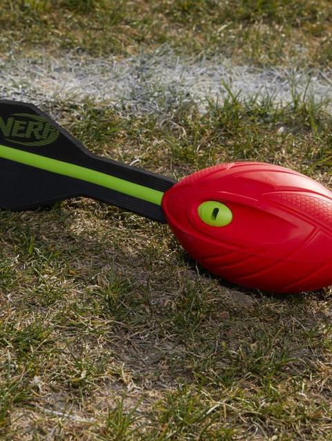 Nerf Vortex Aero Howler Foam Ball, Classic Long-Distance Football, Flight-Optimizing Tail, Hand Grip, Indoor Outdoor Fun